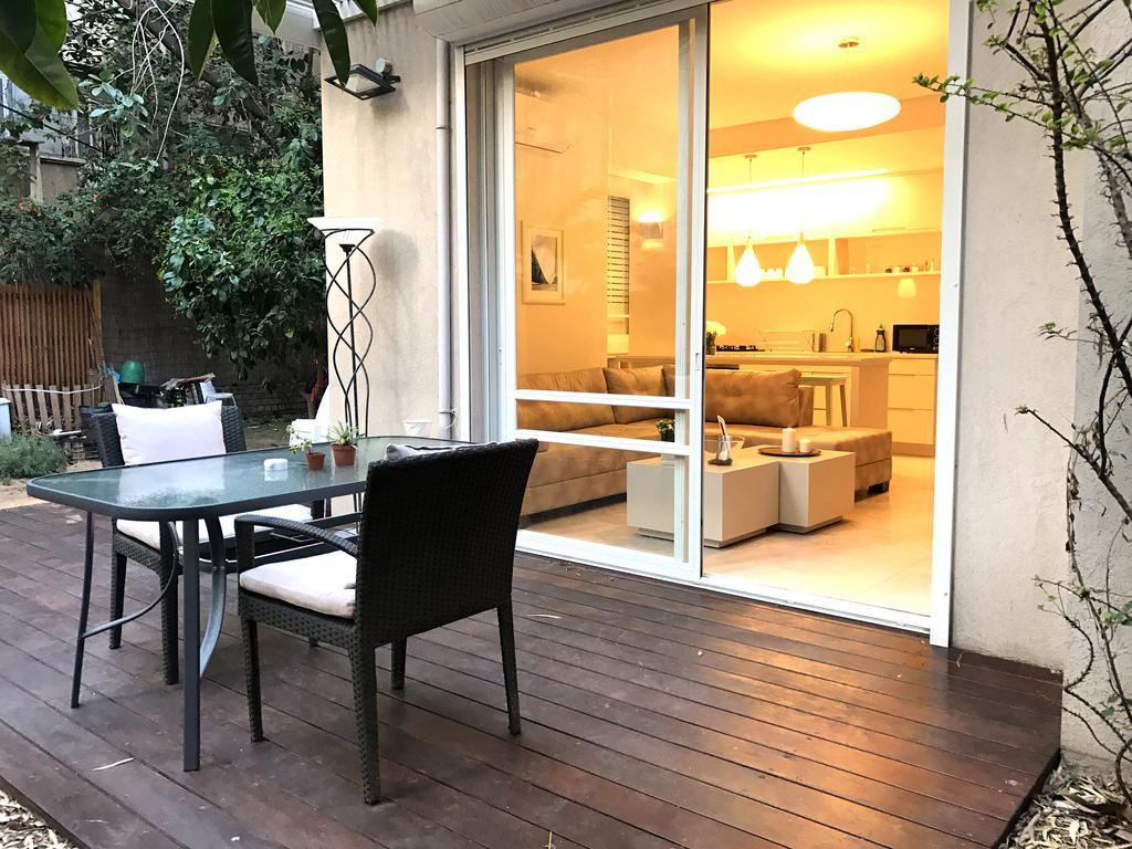 Luxurious By The Beach With Garden